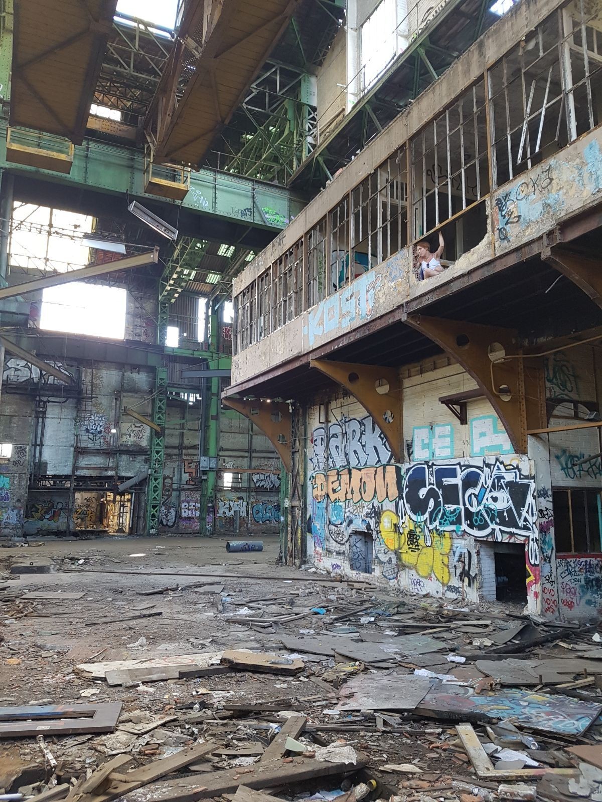 abandoned warehouse ruined map, carte de JDR post-apocalyptique (1200×1600 pixels) — battlemap pour Roll20 et Foundry VTT.