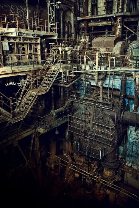 decaying factory ruined map, carte de JDR post-apocalyptique (467×700 pixels) — battlemap pour Roll20 et Foundry VTT.