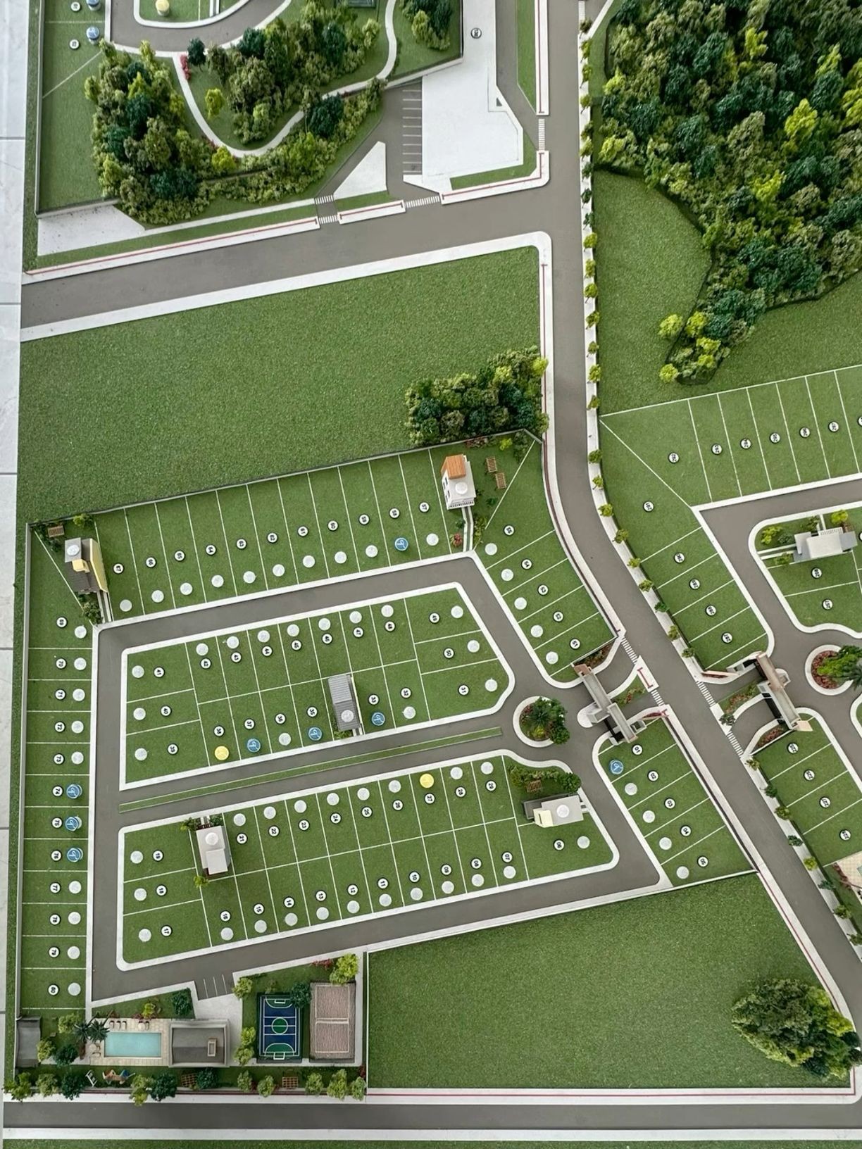 modern parking lot map, carte de JDR moderne (1224×1632 pixels) — battlemap pour Roll20 et Foundry VTT.